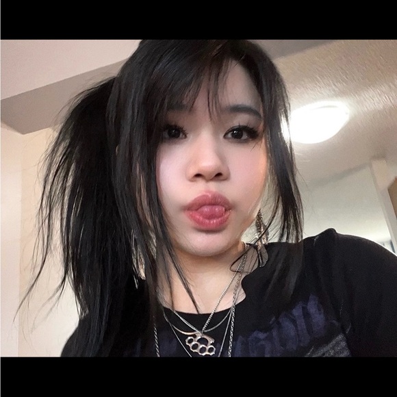 Meet your Posher, fiona 🦇 - Picture 1 of 3